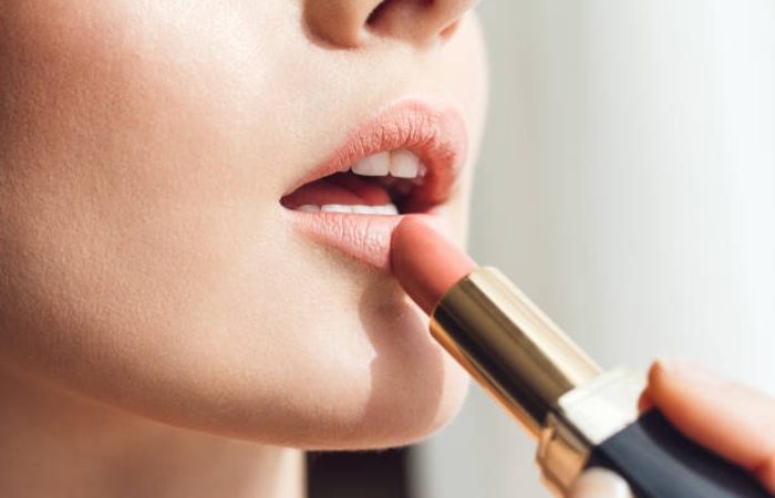 Tips for Applying Orange Chiffon Avon Lipstick